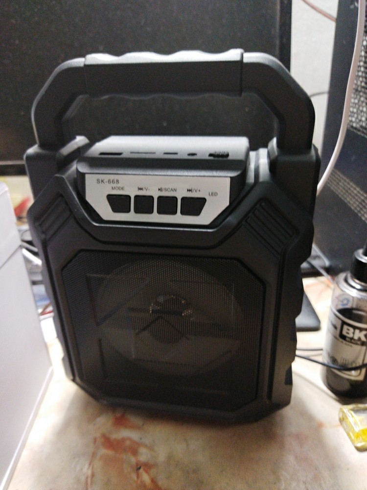 JBH JB-7002 portable speaker