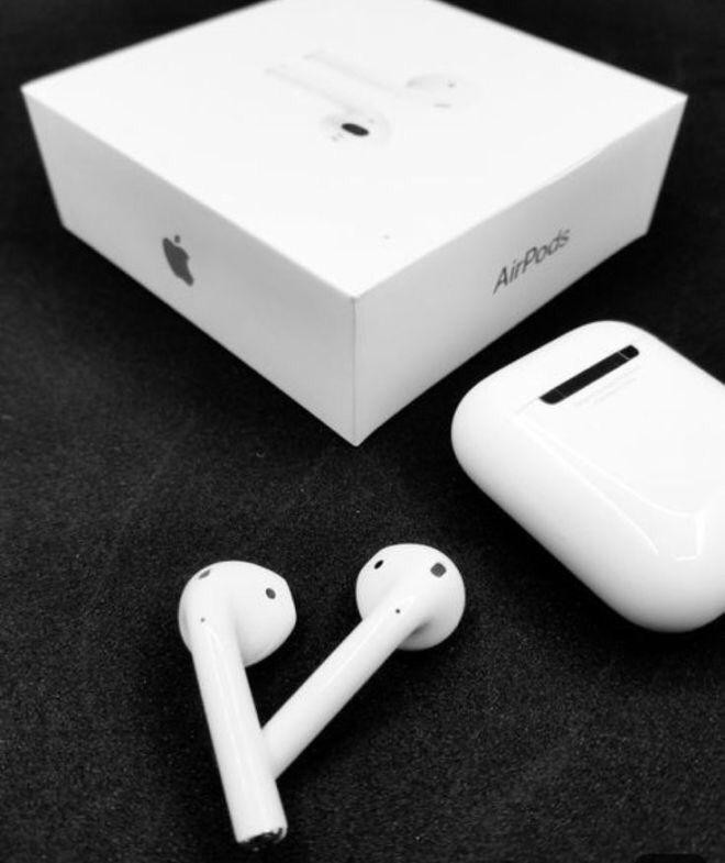 Apple AirPods 2 with Charging Case clone